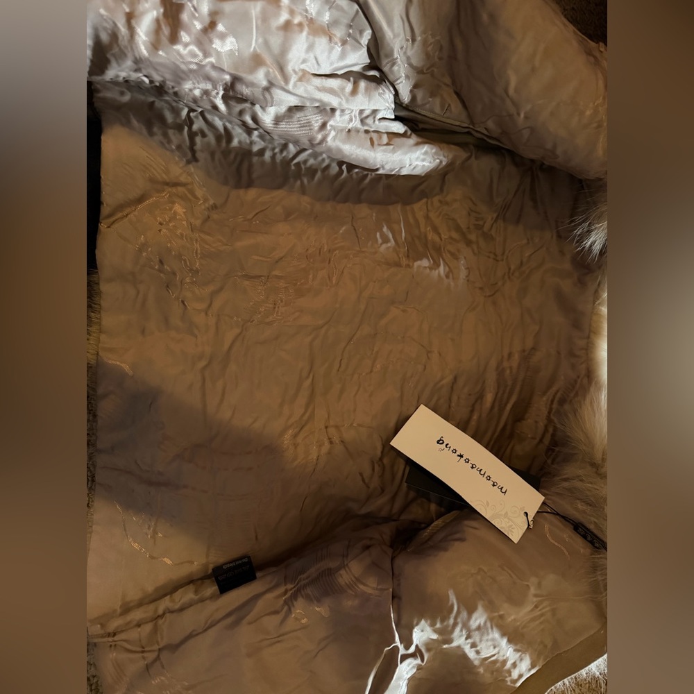 Luxurious Beige Fox Fur Coat - Picture 4 of 5